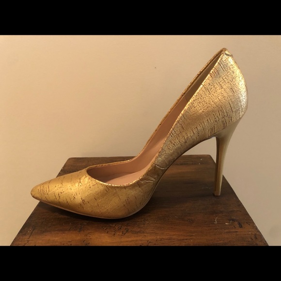 Charles David gold pumps - Picture 2 of 6